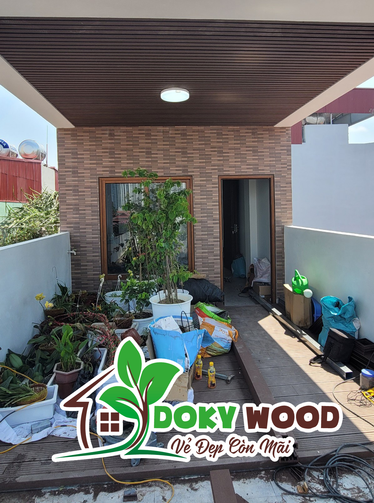 hoàn thiện gỗ nhựa cho nhà chị nga ở thái hà 