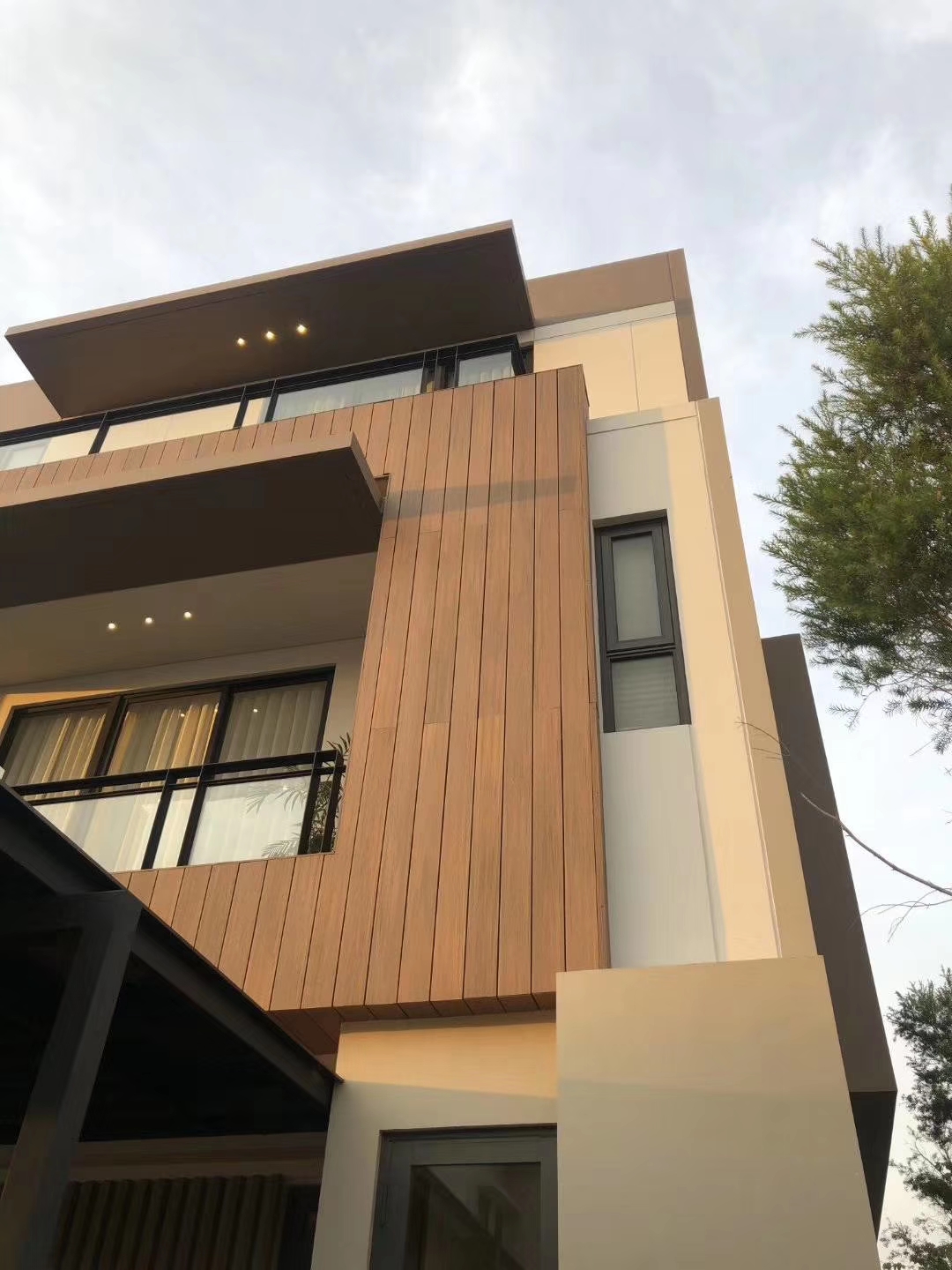 Tấm Ốp Chống Tia UV