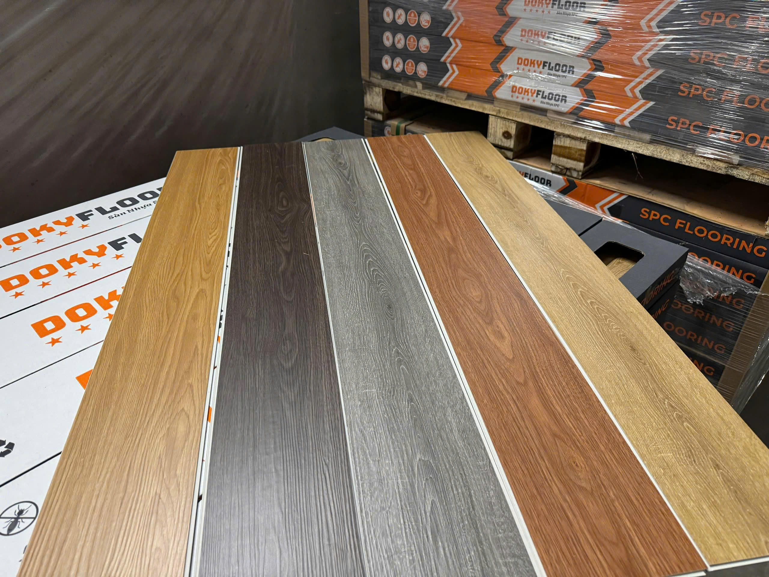 sàn nhựa hèm khóa Dokywood sẵn lót 