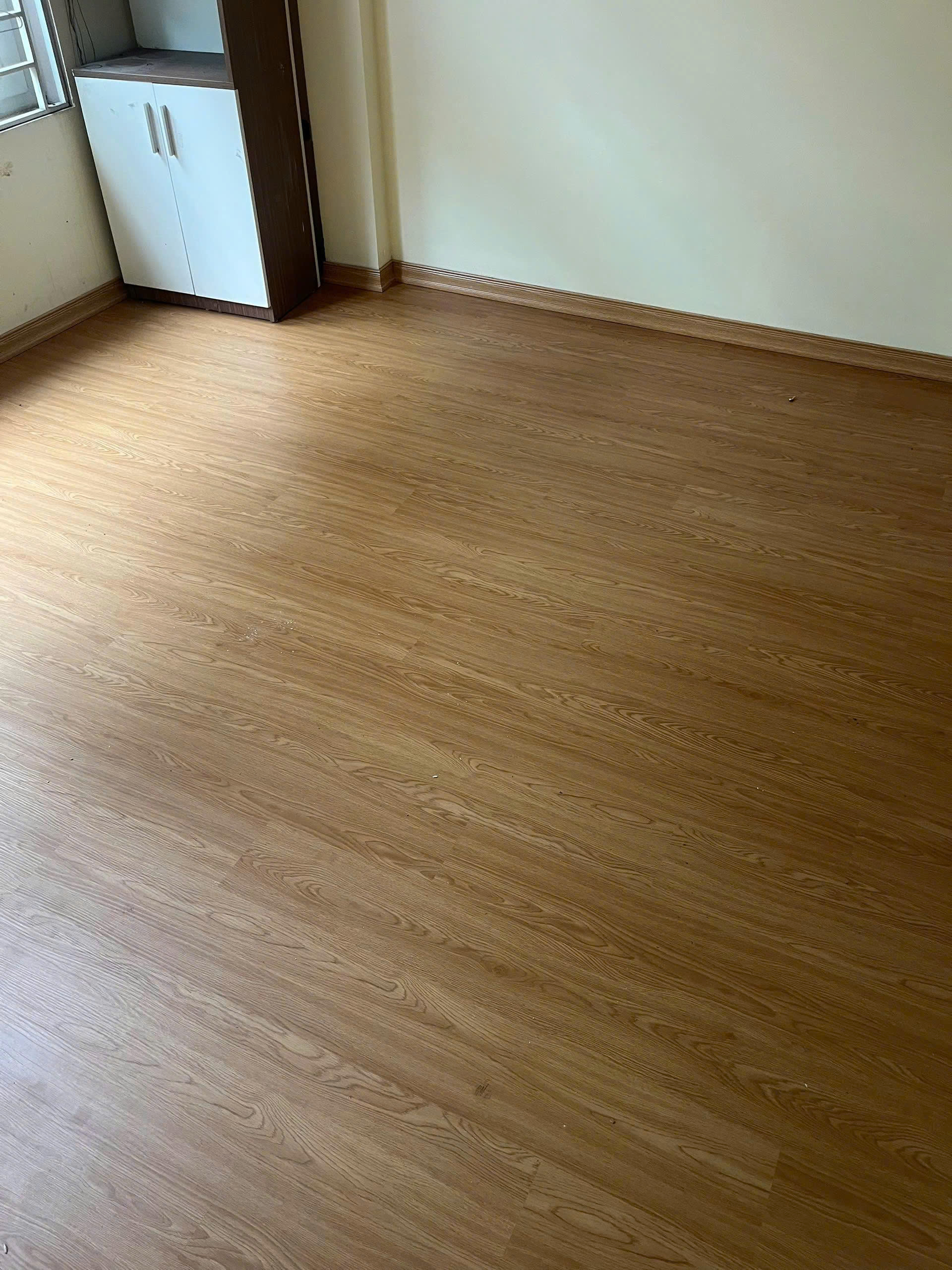 công trình thực tế sàn nhựa hèm khóa trong nhà 