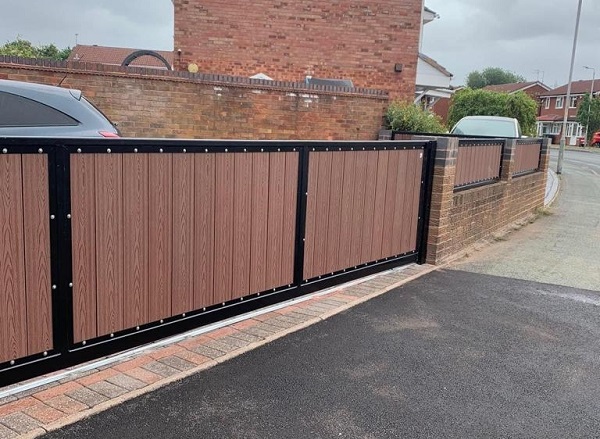 Xu hướng cửa hiện đại dùng vật liệu thanh gỗ nhựa composite