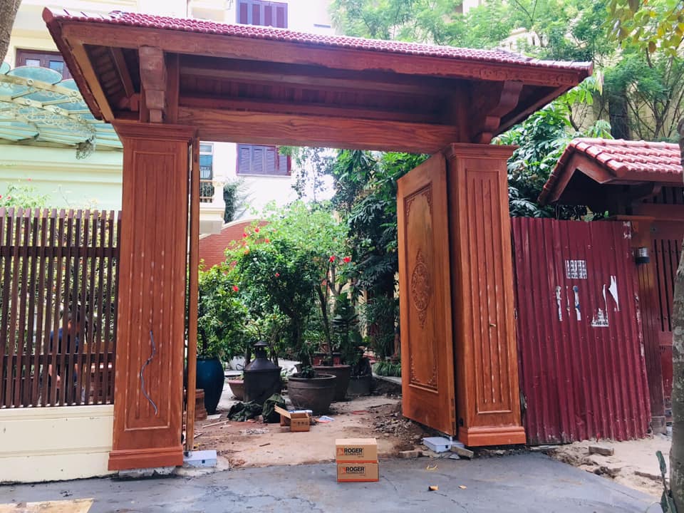 Mẫu cổng gỗ cổ điển được các gia đình cũ sử dụng