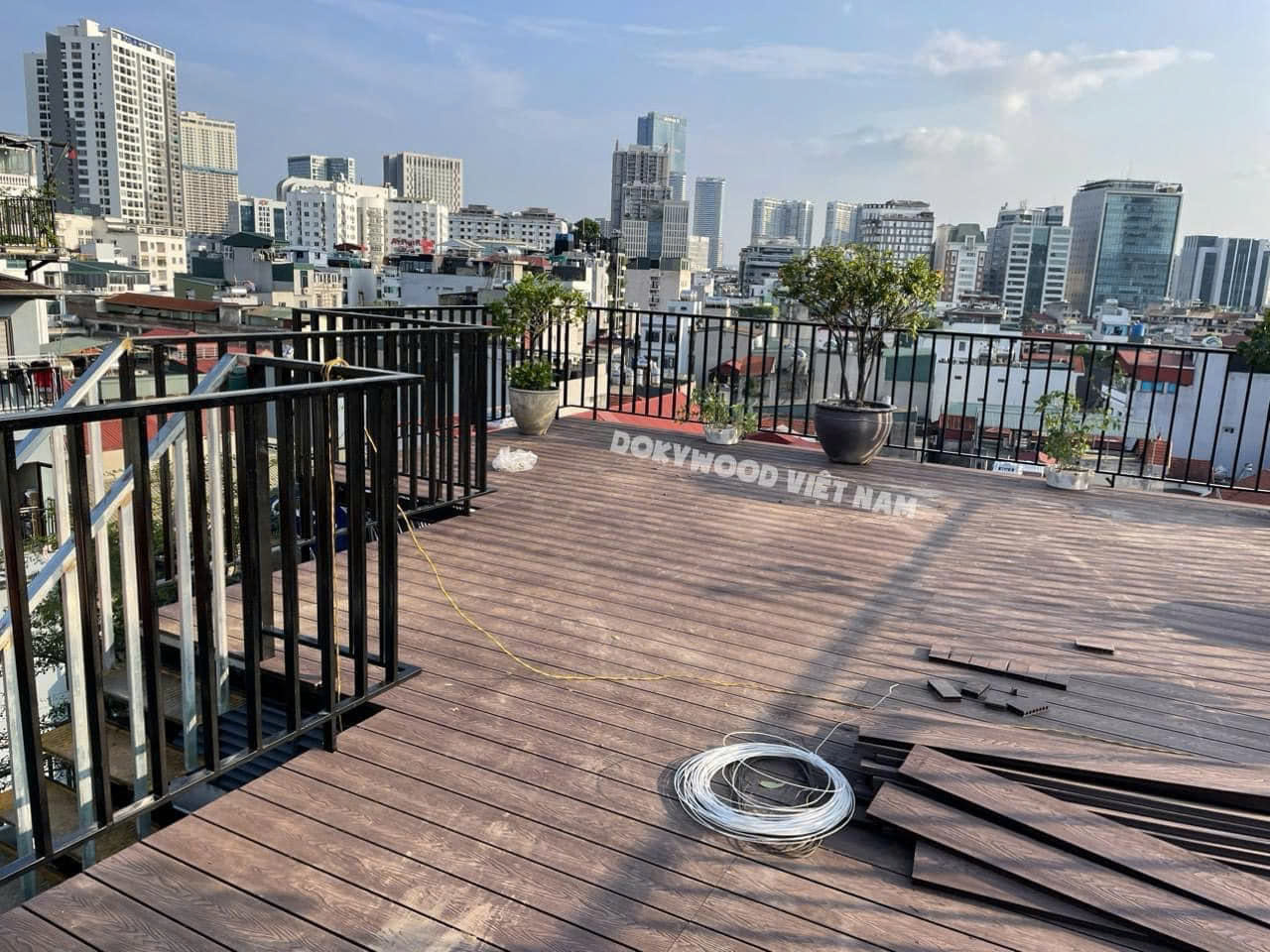 Sàn gỗ nhựa ngoài trời thi công tại Hà Nội 
