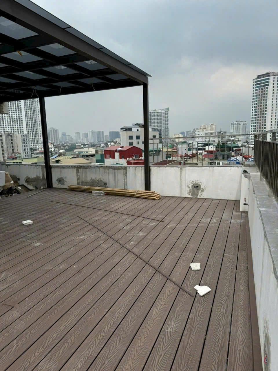 sàn gỗ nhựa ngoài trời cho không gian ban công ngoài trời 