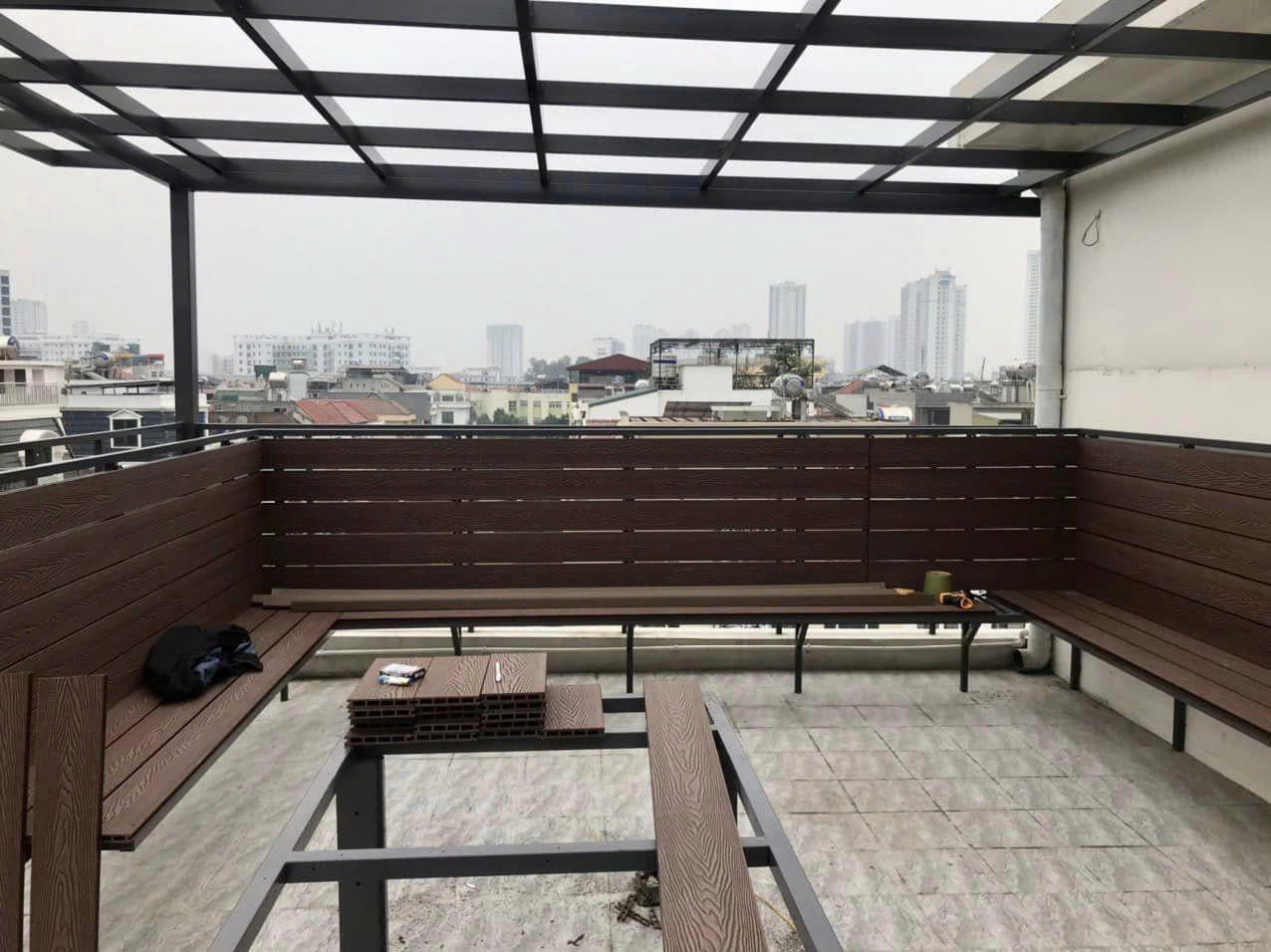 sàn gỗ nhựa ngoài trời cho khu vực ban công mái hiên 