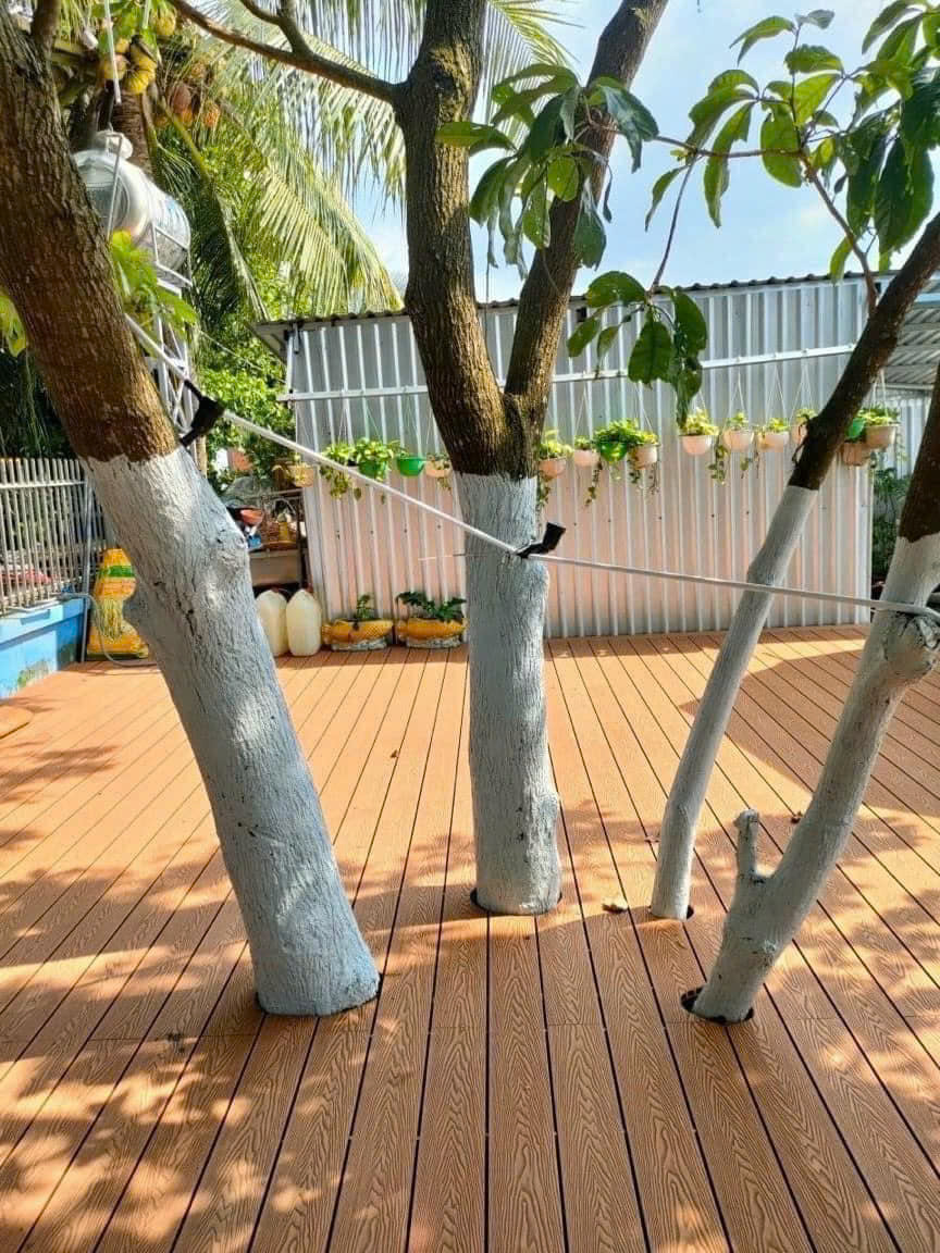 sàn gỗ nhựa ngoài trời đã thi công hoàn thiện 