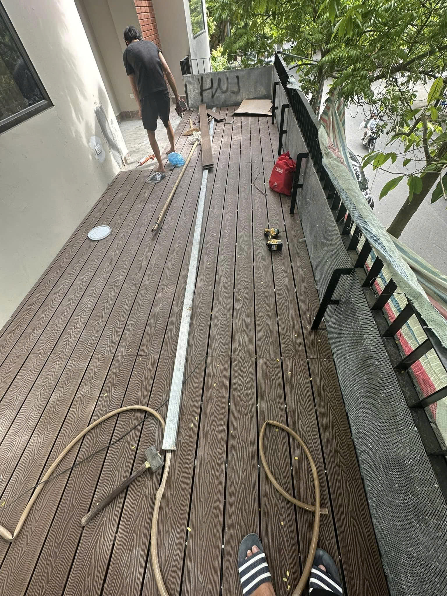 sàn gỗ nhựa ngoài trời cho khu vực ban công 