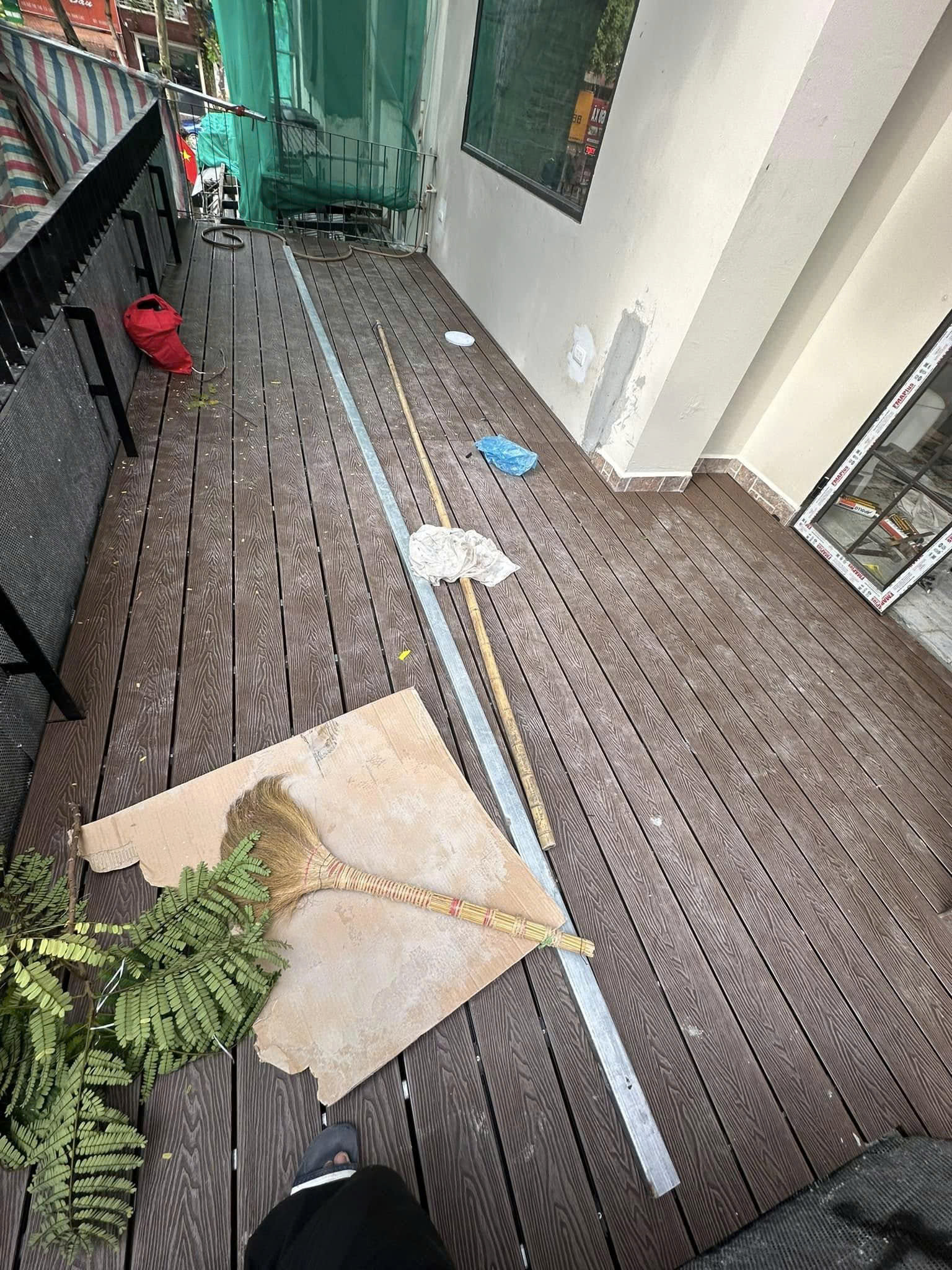 sàn gỗ nhựa ngoài trời cho khu vực ban công 