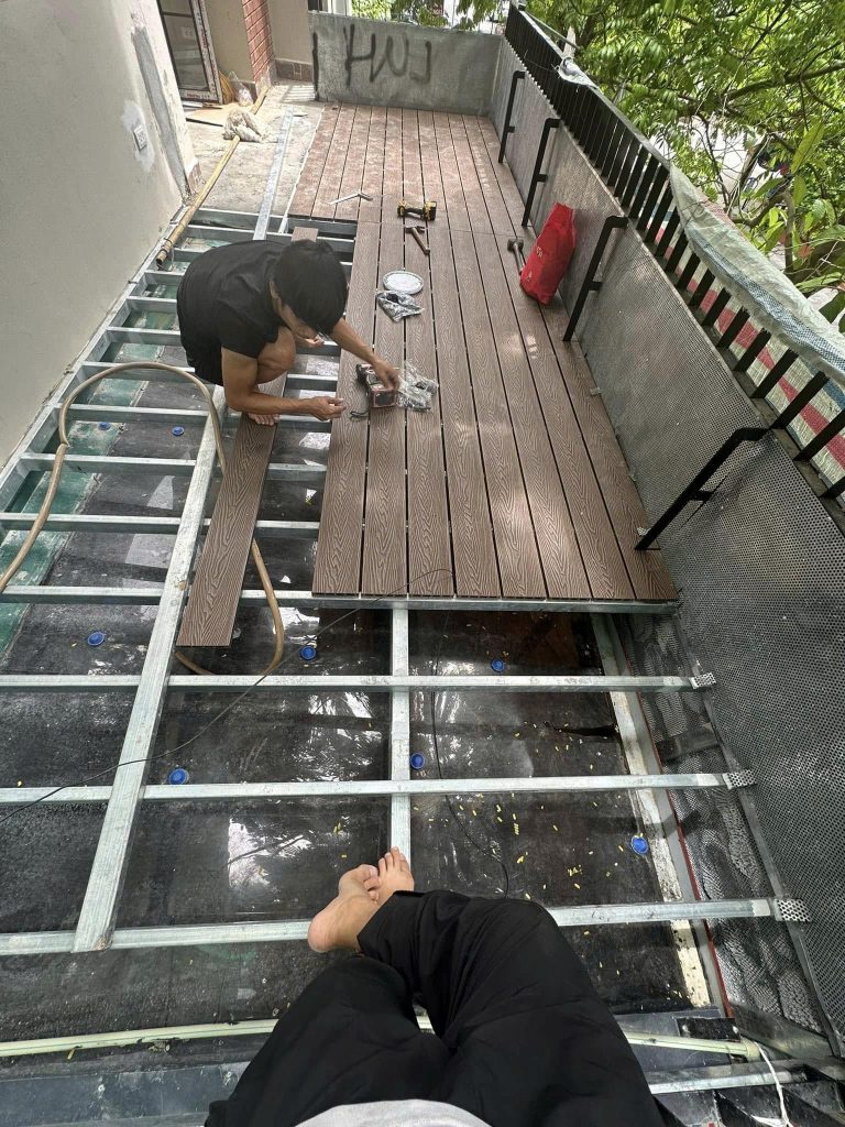 thi công sàn gỗ nhựa ngoài trời